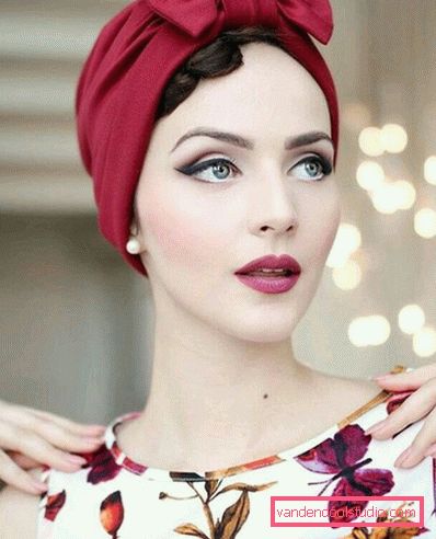 Pin-up pričeske za kratke lase