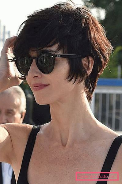 pixie haircut fotografije brunette