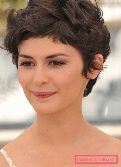 pixie haircut fotografije brunette