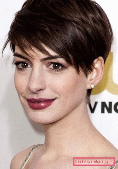 pixie haircut fotografije brunette