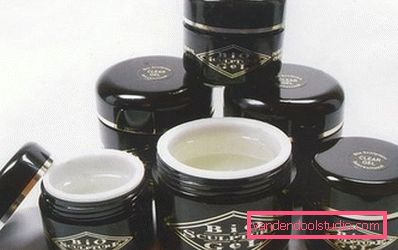 biogel v črnih kozarcih