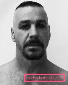 Kakšno je ime pričeske Till Lindemann - fotografija