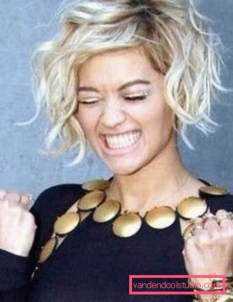 Šišanje za kodrasti lasje srednje dolžine bob Kakšni odbitki so primerni za kodrasti lasje srednje dolžine