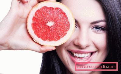 dekle s citrusi dekle s citrusi