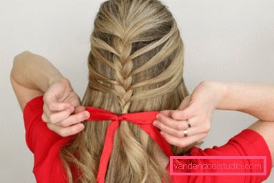Lepa frizura z flisom in pigtailom za vsak dan