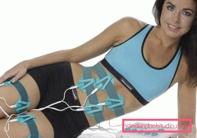 dekle z myostimulatorjem dekle z myostimulatorjem