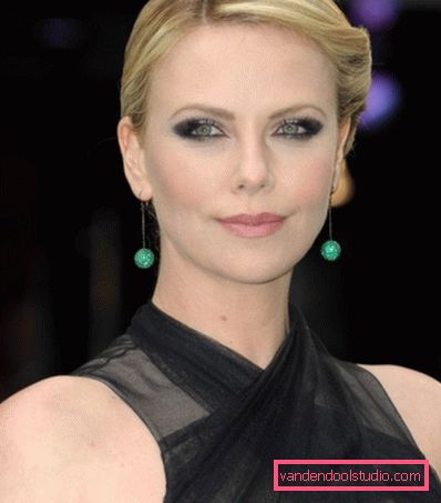 Šarmantne pričeske in odbitki Charlize Theron