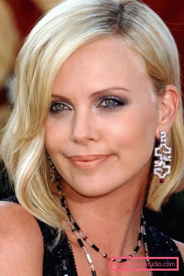 striženje charlize theron Šarmantne pričeske in odbitki Charlize Theron