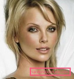 Šarmantne pričeske in odbitki Charlize Theron