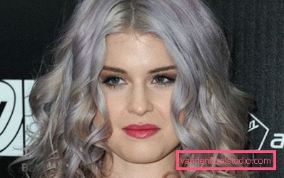 Kelly Osbourne s sivimi lasmi Kelly Osbourne s sivimi lasmi