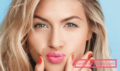 blondinka z ukrivljenimi ustnicami blondinka z ukrivljenimi ustnicami