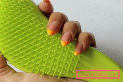 No Tangle Brush