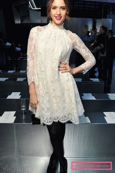 Moderna Pepelka Jessica Alba