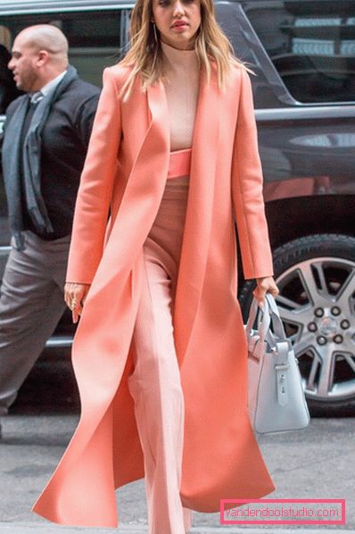 Moderna Pepelka Jessica Alba