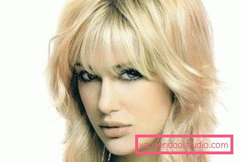 očarljiva blondinka očarljiva blondinka