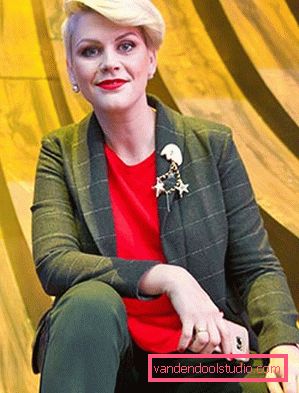 Frizura Sabina Ramp Frizura Sabina Ramp - fotografija las z vseh strani
