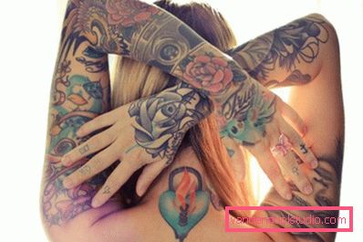 dekle s tattoo rokavi dekle s tattoo rokavi