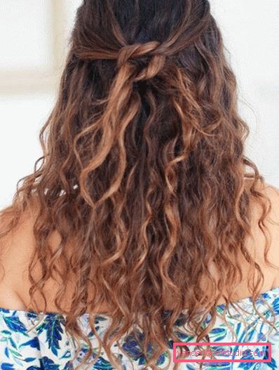 pričeske na kodrastih lasih Možnosti las za kodrasti lasje - top 10 najboljših styling za kodre